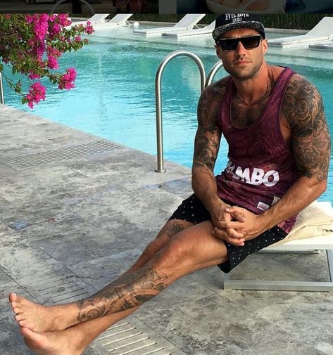 Calum Best Calum Best, Calum Scott, Man Gay, Hot Male Celebrities, Male Celebrities, My Man, Milan, Mens Sunglasses, Sunglasses