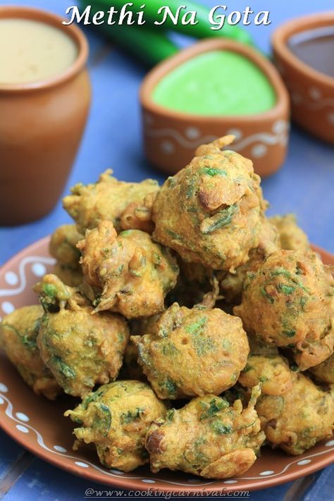 Methi Na Gota / Methi Pakoda. Most popular Gujarati tea time snack recipe.You will find this at every Gujarati home during winters and Gujarati weddings. Methi Recipes, Pakoda Recipe, Green Leafy Vegetables, Gujarati Cuisine, Gujarati Snacks, Desi Street Food, Pakora Recipes, Tea Time Food, Gujarati Recipes