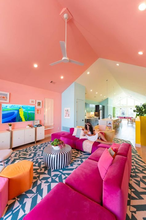 Stay Love List: Instagram Worthy Airbnb in Dallas TX - My Curly Adventures Karaoke Room, Girl Apartment, Vibrant Living Room, Airbnb Design, Pastel Room, Love List, Girl House, Decoration Inspiration, Instagram Worthy