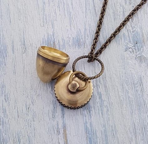 Antique Brass Locket Necklace For Keepsake, Vintage Charm Brass Locket Necklace For Memorial, Unique Locket, Steampunk Necklace With Vintage Charm For Gift, Victorian Brass Locket Necklace With Vintage Charm, Steampunk Brass Locket Jewelry, Linking Rings, Small Containers, Locket Necklace