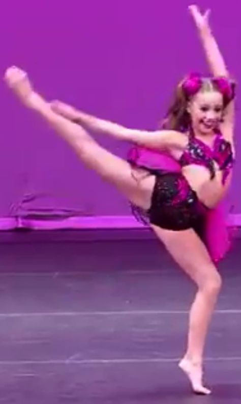 Dance Moms - Mackenzie Zeigler - Superstar Contemporary Dance Outfits, Dance Moms Mackenzie, Dance Moms Costumes, Mack Z, Maddie Mackenzie, Dance Moms Dancers, Dance Competition Costumes, Chloe Lukasiak, Kenzie Ziegler