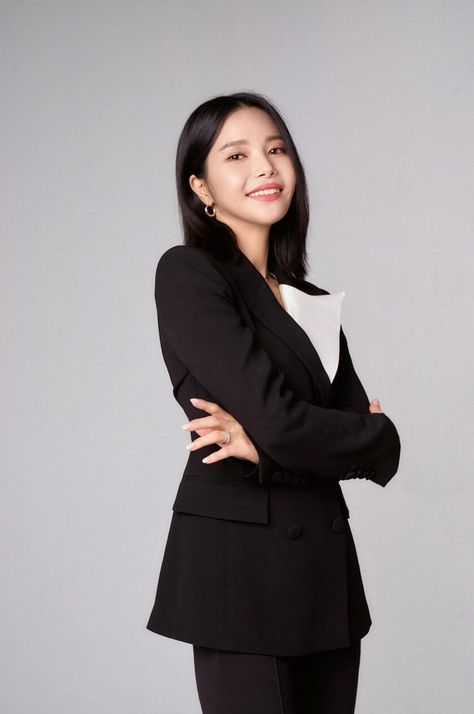 Worldvision Korea | Mamamoo Korean Profile, Business Poses, Corporate Headshot Poses, Profile Photoshoot, Corporate Headshots Women, Formal Photoshoot, Business Portraits Woman, Professional Profile Pictures, Portraits Poses