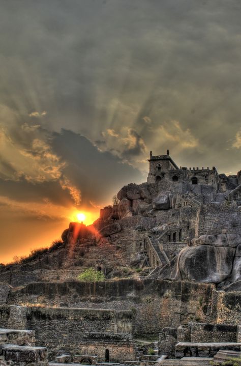 Golconda Fortress / India Golconda Fort Hyderabad, Golconda Fort, Indian Monuments, India Photo, Castle On The Hill, India Travel Guide, Amazing India, Solo Trip, Indian Architecture