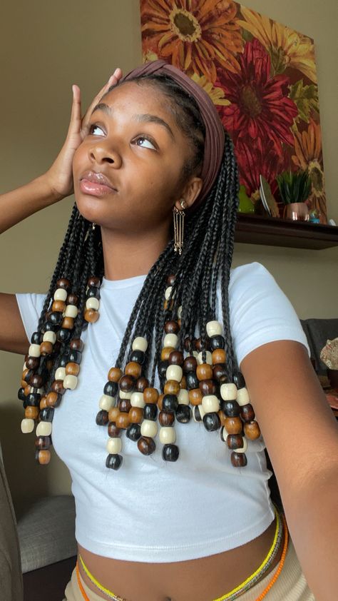 Box Braids With Wood Beads, Big Beads For Hair, Short Black Braids With Beads, Simple Summer Braids For Black Women, Knotless Braids With Wooden Beads, Long Twists With Beads, Braids With Wood Beads, Thai Braids, Box Braids With Wooden Beads