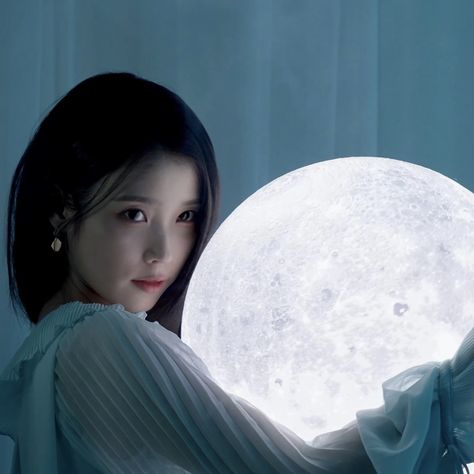 Iu Icons, Korean Photoshoot, Lee Jieun, Light Blue Aesthetic, Have Courage And Be Kind, Portrait Lighting, Look At The Moon, Me As A Girlfriend, Photoshoot Concept