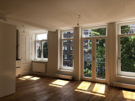 Town Apartment, Dutch Apartment, Old City Apartment, Plain Apartment, Small European Apartment, England Apartment, Amsterdam Interior, Netherlands Apartment Aesthetic, Amsterdam Apartment Aesthetic