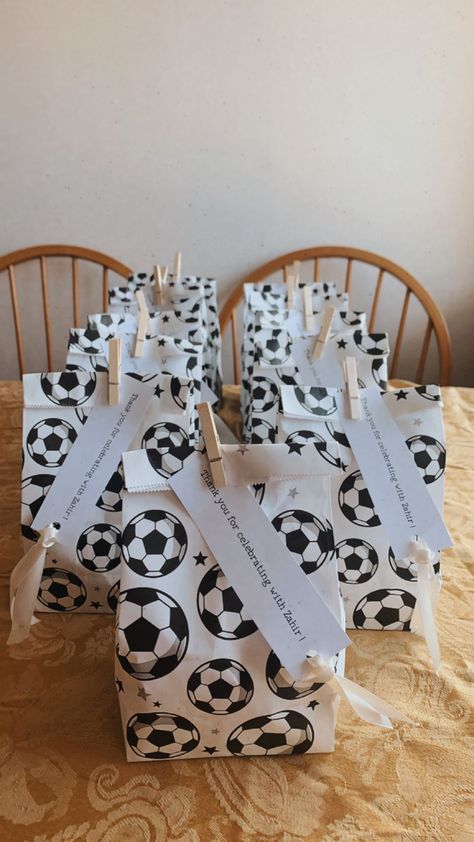 Soccer Themed Party Favors, Football Party Bag Ideas, Soccer Themed Gifts, Soccer Birthday Party Favors, Soccer Theme 1st Birthday Party, 1st Birthday Soccer Theme, Soccer Treat Bags, Soccer Snack Bags, Soccer Gift Bags