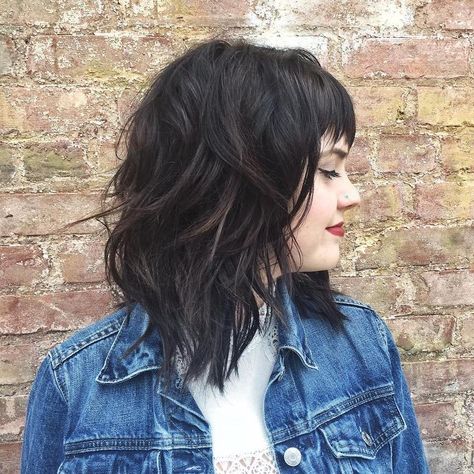 Short Layered Haircuts For Thick Hair With Bangs, Fun Haircuts, Nice Haircuts, Medium Shag Hairstyles, Medium Shaggy Hairstyles, Shag Hair, Layered Thick Hair, 1980s Hair, Medium Shag