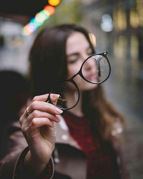 Poner un mundo fantástico en los lentes de las gafas A Woman