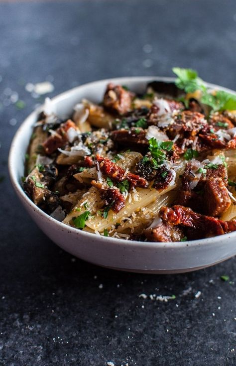 A delicious pasta dish with chorizo, portobello mushrooms, sun-dried tomatoes, and plenty of garlic! Pasta With Mushrooms, Chorizo Pasta, Penne Pasta Recipes, Chorizo Recipes, Easy Pasta Dishes, Delicious Pasta, Mushroom Pasta, Sun Dried Tomatoes, Healthy Pastas