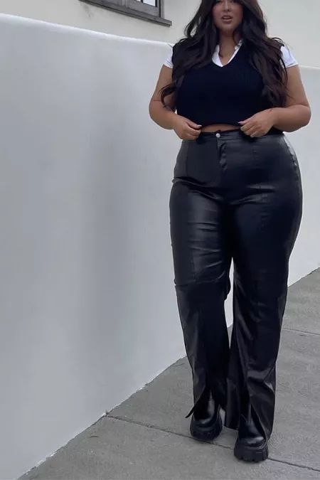 Black Outfit Plus Size Night, All Black Dinner Outfit Plus Size, Leather Outfits Plus Size, How To Style Leather Pants Plus Size, Black Concert Outfit Plus Size, Plus Size Faux Leather Pants Outfit, Rockstar Girlfriend Outfit Plus Size, Fupa Outfits, Plus Size Pants Outfits