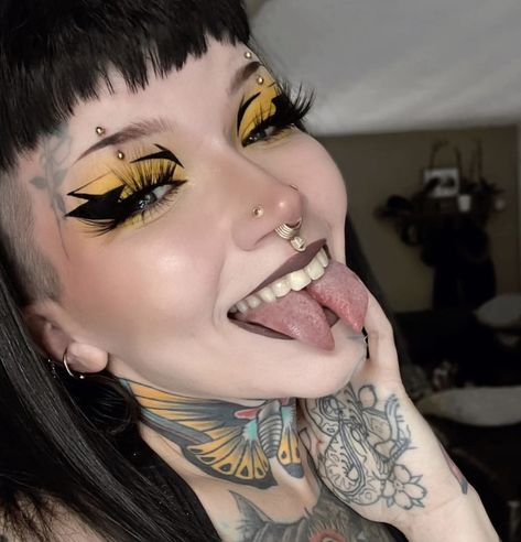 Split Tongue, Wheelchair Fashion, Stretched Lobes, Graphic Eyeliner, Alternative Makeup, Tongue Piercing, Body Piercings, Lip Piercing, Body Modifications