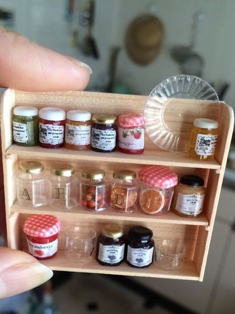 Small Jar Crafts Minis, Diy Small Houses Craft, Dolls House Diy Ideas, Miniature Decor Diy, Mini Dollhouse Furniture Diy, Doll House Diy Furniture, Diy Mini Furniture, Diy Doll House Furniture, Mini Doll House Furniture