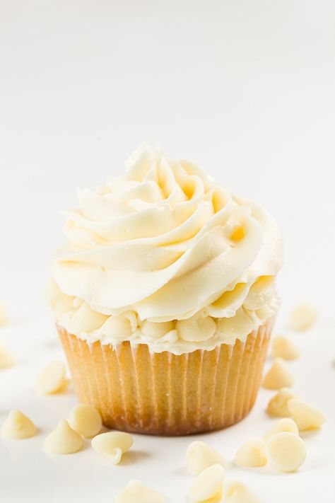 White Chocolate Buttercream Frosting, Cupcake Project, White Chocolate Cupcakes, White Chocolate Frosting, Chocolate Chip Cupcakes, White Chocolate Buttercream, Cupcake Mix, White Chocolate Macadamia, Melting White Chocolate