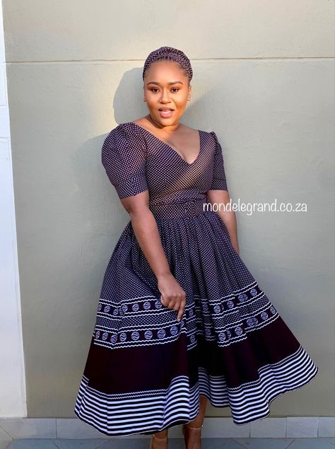 Shweshwe Dresses Patterns 2023, Leteisi Dress Patterns 2023, Shweshwe Dresses Shweshwe Dresses Patterns, Seshoeshoe Dress Patterns, Seshweshwe Dresses Design Outfit, Tswana Traditional Attire For Women, Seshweshwe Dresses Design, Makoti Dresses African Women, Xhosa Makoti Outfits