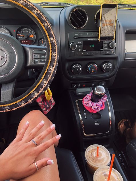 Car Interior Inspo Pics, Aesthetic Inside Of Car, Car Exterior Decorations, Tan Interior Car Decor, Cute Car Interior, Car Keys Aesthetic Range Rover, New Car Aesthetic Jeep, Bentley Auto, Interior Boho