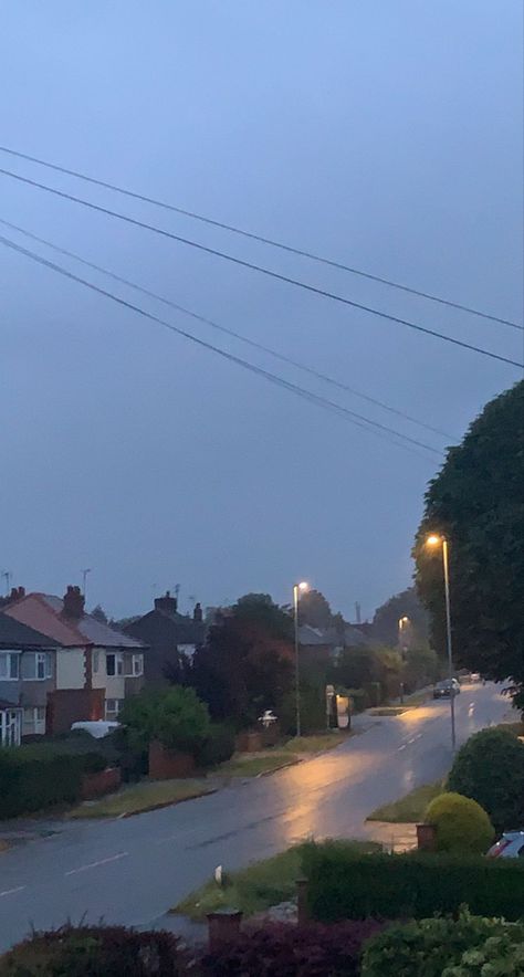 England Rain Aesthetic, Rainy Uk Aesthetic, Rainy England, Rain Countryside Aesthetic, Rainy London Aesthetic, Rainy Suburbs, Rain Aesthetic London, Rainy Mood, Rainy Day Aesthetic