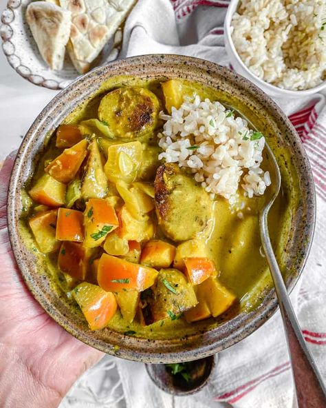 This one-pot Vegan Coconut Curry with Apples dish is so warm and comforting! It has the perfect blend of creamyness and bold flavors that will leave everyone satisfied. #plantbasedonabudget #coconut #curry #apples Vegan Coconut Curry, Apple Curry, Coconut Curry Recipes, Plant Based Recipes Dinner, Apple Dishes, Coconut Curry Sauce, Winter Dishes, Vegan Coconut, Coconut Milk Curry