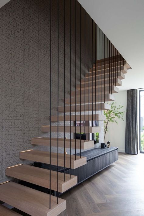 Villa Design Architecture Plan, Small Staircase, Staircase Interior Design, Modern Stair Railing, Luxury Staircase, Staircase Design Modern, Stairs Design Interior, Villa Design Architecture, House Roof Design