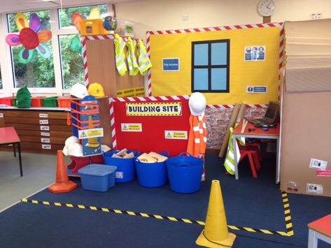 Building Role Play Area, Construction Role Play Area, Buildings Dramatic Play Preschool, Nursery Play Ideas, Construction Pretend Play, Creative Curriculum Building Study Dramatic Play, Construction Area Ideas, Construction Dramatic Play, Construction Play Area