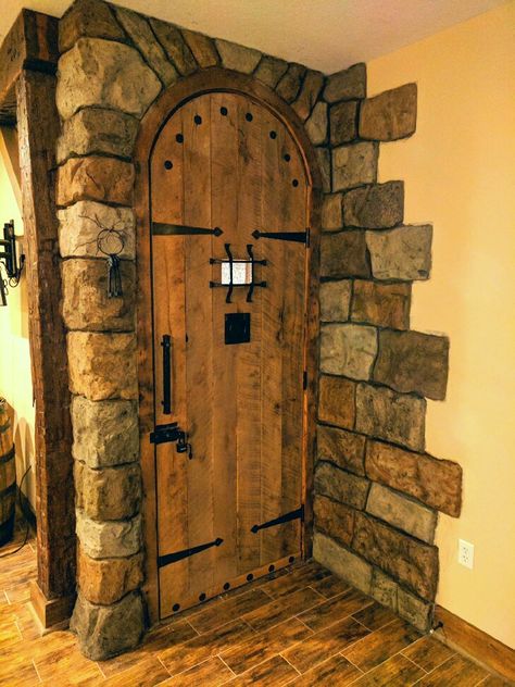 Building With Wood, Dnd Room, Medieval Door, Woodworking Projects For Beginners, Medieval Decor, Cool Doors, Hobbit House, Rustic Doors, Wood Project