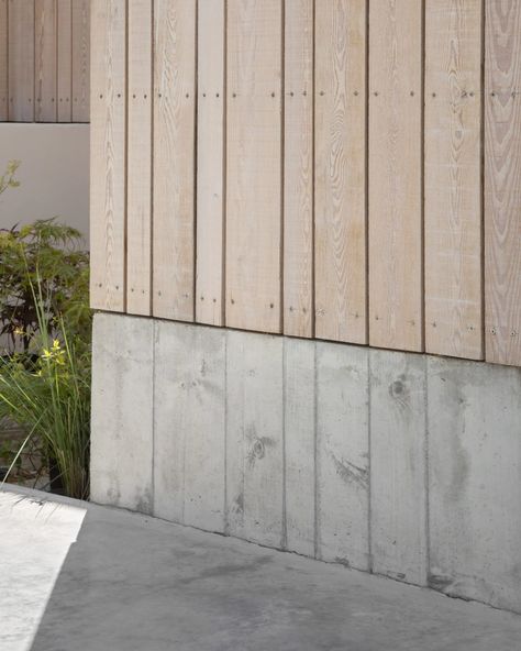 Oliver Leech Architects tops Surrey house extension with a stepped roof Timber Cladding Extension, Contemporary Extension, Front Extension, Surrey House, Hipped Roof, Larch Cladding, Wood Facade, House Cladding, Corrugated Roofing