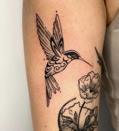 Blackwork Hummingbird Tattoo, Hummingbird Patchwork Tattoo, Humming Bird Traditional Tattoos, Bird Hip Tattoos Women, Traditional Style Hummingbird Tattoo, Retro Tattoos For Women, Hummingbird Tattoo Traditional, American Traditional Hummingbird, American Traditional Hummingbird Tattoo