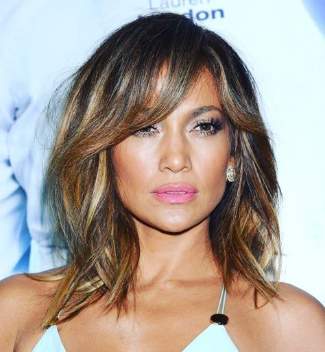 H on Instagram: “JLO is on fire 🔥😍 short hair inspiration 😍 @jlo #shorthairextensions #shorthair #volumehair #thickerhair #extravolume #hairextensions…” Jlo Short Hair, Jlo Hair, Short Hair Inspiration, Jennifer Lopez Hair, Hair Extensions For Short Hair, Haircuts For Wavy Hair, Inspiration Instagram, Beauty Boutique, Long Hair With Bangs