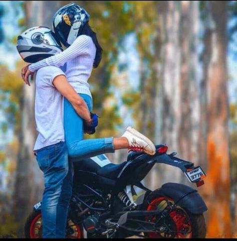 Ktm Couple Pic, Bike Couples Love, Bike Lovers Couple, Bike Lovers Couple Photography, Biker Couples, Bike Rider Photography, Biking Tips, Biker Accessories, Bike Cargo Trailer