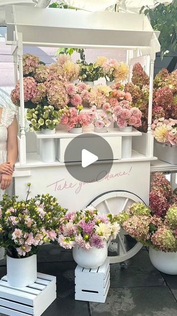 The Pretty Party Boxx | Party Supplies + Rentals on Instagram: "Our beautiful cart used as a flower bar this past weekend 🥰Our cart can be used for a flower bar or even converted into a dessert cart, candy cart, or anything you want!  We deliver to NY/NJ areas !  : Cart used by @noblediazevents" Flower Carts Ideas, Flower Bar Baby Shower Ideas, Make Your Own Flower Bouquet Bar, Flower Bar Cart, Mobile Flower Cart, Flower Bar Directions, Diy Flower Cart, Bouquet Bar Build Your Own, Bridal Shower Flower Bar Cart