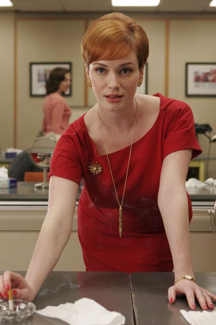 #Joan Holloway - classic Joan pose Mad Men Hair, Men Vintage Outfits, Jacqueline De Ribes, Mad Men Costume, Joan Harris, Joan Holloway, Fan Bingbing, Kat Dennings, Mad Men Fashion