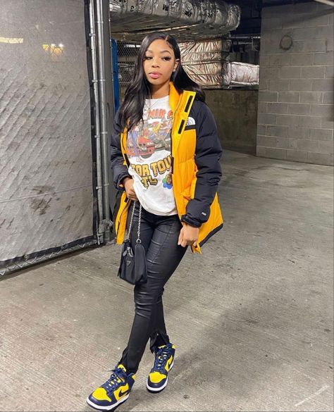 Michigan Dunks, Dunk Outfits, Dunk Outfit, Dunks Outfit, Tomboy Style Outfits, Streetwear Fashion Women, Cute Swag Outfits, Tomboy Fashion, Baddie Outfits Casual