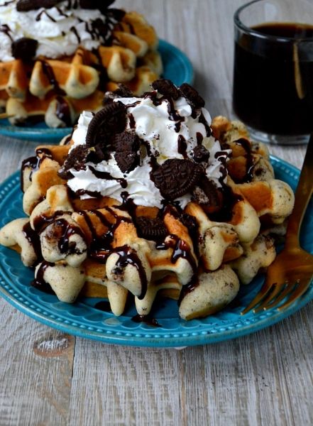 Cookies And Cream Waffles, Vanilla Waffles, Waffle Pops, Waffle Shop, Chocolate Chip Waffles, Dessert Waffles, Fluffy Light, Waffle Bar, Waffle Cookies