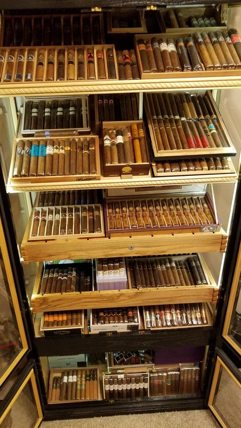 Best Humidor, Zigarren Lounges, Mens Luxury Lifestyle, Premium Cigars, Cuban Cigars, Pipes And Cigars, Good Cigars, Cigars And Whiskey, Humidor