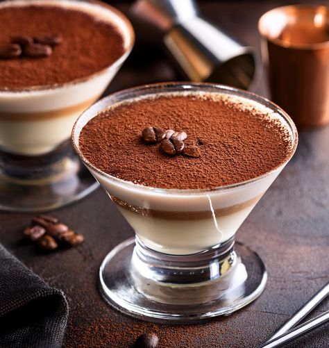 Indulgent Tiramisu Martini Recipe: A Perfect Dessert Cocktail for Any Occasion Tiramisu Cocktail Recipe, Tiramisu Martini Recipe, Tiramisu Cocktail, Tiramisu Martini, Lady Finger Cookies, T Party, Delicious Dinner Ideas, Martini Recipe, Chocolate Liqueur