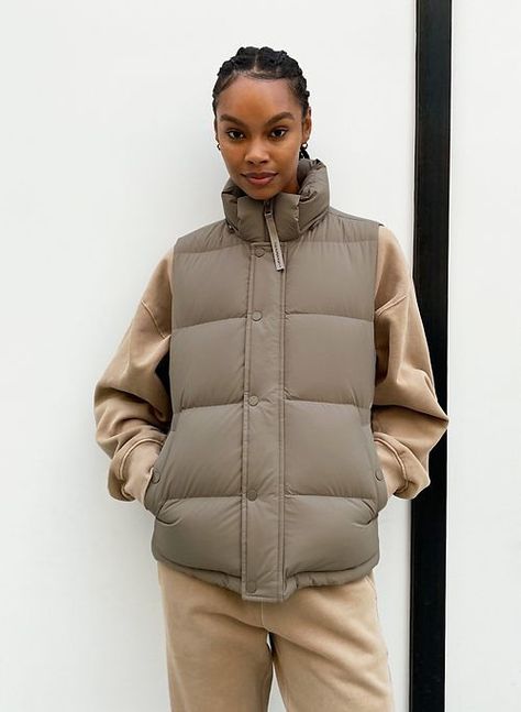 TNA The Super Puff Vest Super Puff Vest, Puffer Vest Fashion, Puffer Vest Outfit, Quilted Outerwear, Super Puff, Knitwear Trends, Puff Vest, Vest Outfit, Cutout Sweater