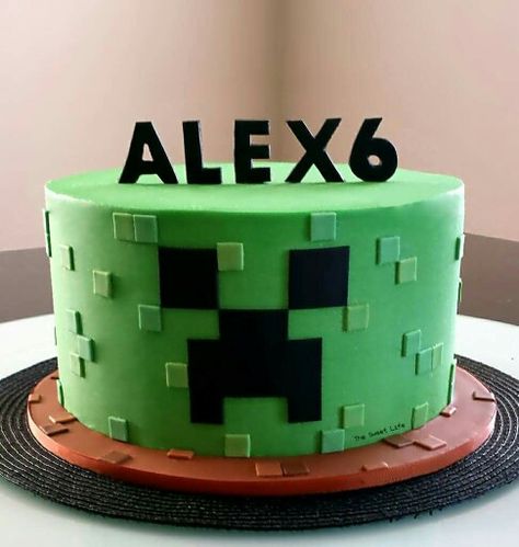 Minecraft Birthday Cake Simple, Number 8 Minecraft Cake, Minecraft Creeper Cake Ideas, Minecraft Smash Cake, Small Minecraft Cake, Creeper Birthday Cake, Creeper Cake Minecraft, Creeper Minecraft Cake, Minecraft Cake Ideas Easy