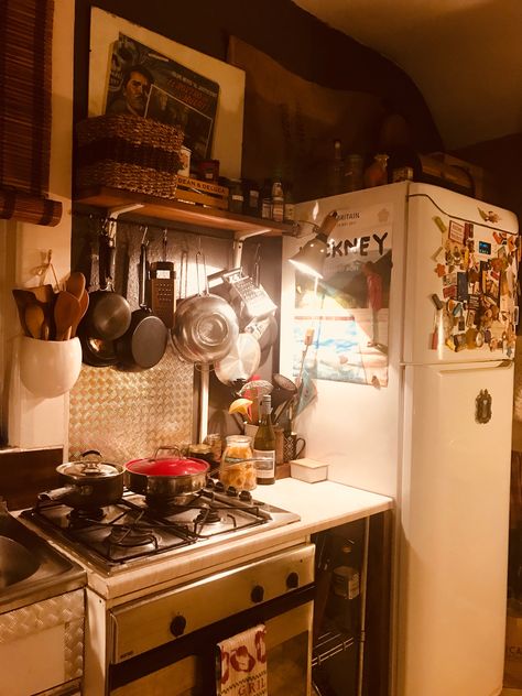 Poor Kitchen Aesthetic, Old Fashioned Kitchen Aesthetic, Rundown Apartment Aesthetic, Cluttered Kitchen Aesthetic, Messy Kitchen Aesthetic, Messy Apartment Aesthetic, Poor Apartment Aesthetic, Grunge Kitchen, 70s Apartment