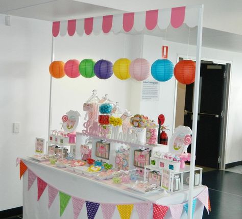 Chinamo para turno Candy Booth, Stall Decorations, Diy Lemonade Stand, Market Vendor, Market Day Ideas, Diy Lemonade, Cake Stall, Stall Display, Stand Feria