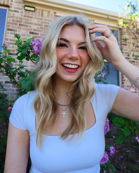 Spring fever🌸🕊️🎀⛅️ • • • If you’re in DFW, hit up @hairbygabrie for all your blonde needs💇🏼‍♀️#dallasblonde #dallasblondespecialist #ftworthblonde #ftworthblondespecialist #dfwblondespecialist #dallasblondes #dfwblonde Kate Baker, Aesthetic Zepeto Character, Beauty Goals, Spring Fever, April 6, Best Youtubers, Youtubers, Blonde, Hair