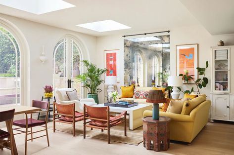 An elegant Chelsea townhouse revived with fresh character by d’Erlanger and Sloan | House & Garden British Townhouse, Chelsea Townhouse, Bulthaup Kitchen, Kensington House, Bespoke Sofas, American Interior, Victorian Cottage, Huge Windows, London House