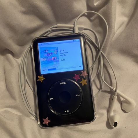 Ipod Asthetic, Ipod 2000s, Opm Music Aesthetic, 2000s Ipod Aesthetic, Ipod Touch Aesthetic, Ipod Classic Aesthetic, Ipod And Headphones, Ipod Aesthetics, Mp3 Aesthetic