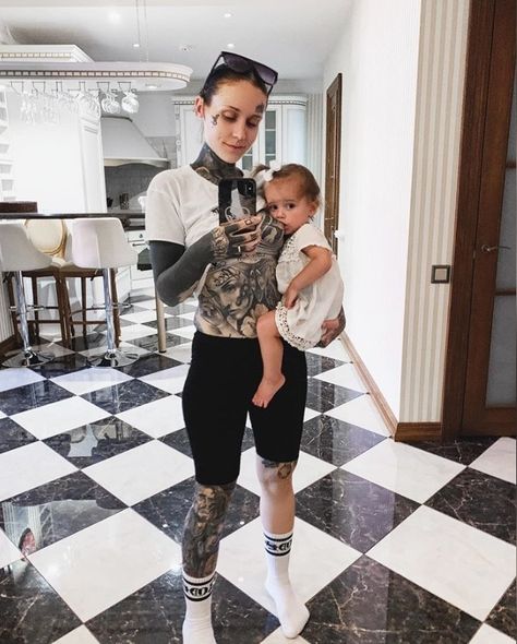 Tatted Mom Aesthetic, Amazing 3d Tattoos, Monami Frost, Dance Style Outfits, Mom Tattoo Designs, Have A Nice Weekend, Tattoed Women, Full Body Tattoo, 3d Tattoos