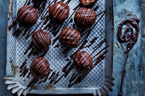 Espresso Martini Bites Hay Kitchen, Christmas Ice Cream Cake, Donna Hay Recipes, Cake Vodka, Food Art Photography, Donna Hay, Food Photography Inspiration, Raw Chocolate, Baking Mixes