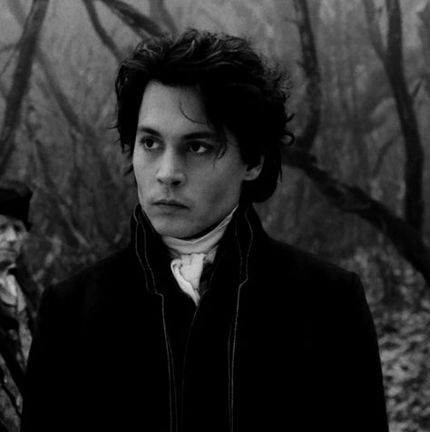 Johnny Depp. He was adorable in Sleepy Hollow! Sleepy Hollow Johnny Depp, Sleepy Hollow 1999, Sleepy Hallow, John Depp, Johnny Depp Characters, Ichabod Crane, جوني ديب, Tim Burton Characters, Barnabas Collins