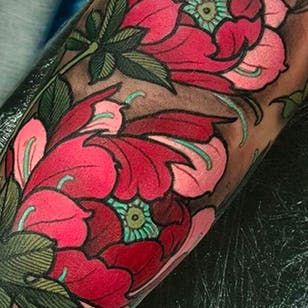 Tattoo uploaded by Rebecca | Peony flower tattoo by Elliott Wells #peony #peonies #flower #japanese #ElliottWells #triplesixstudios | 15771 | Tattoodo Peony Flower Tattoo, Wildflowers Tattoo, Peony Flower Tattoos, Japanese Flower Tattoo, Tattoo Color, Fu Dog, Japanese Tattoos, Tatuaje A Color, Peonies Tattoo