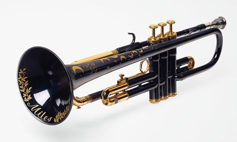 Christie’s is set to auction off a unique ‘Moon and Stars’ trumpet designed and played by jazz icon Mile Davis next month on 29 October. Maynard Ferguson, Paul Chambers, Woodlawn Cemetery, Newport Jazz Festival, Trumpet Instrument, Electric Music, Kenosha Wisconsin, 29 October, Trumpet Players