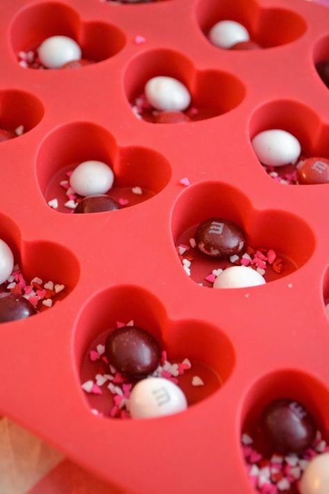 Homemade Valentine Candy Recipes, Valentine’s Day Candy Ideas, Valentine Candy Ideas, Candies Homemade, Chocolate Hearts Candy, Valentines Chocolate, Chocolate Valentine, Valentines Day Candy, Homemade Valentine