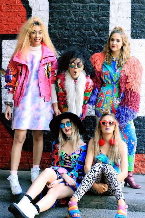 Colorful Grunge Outfits, 90s Fashion Party, Classic Grunge, Colorful Grunge, Fashion 1990s, Diy Outfits, 90s Fashion Women, Pastel Design, Colourful Style