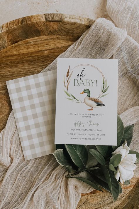 Celebrate your little one's arrival with this Editable Duck Baby Shower Invitation featuring a charming mallard duck design. Perfect for gender-neutral fall baby showers or duck hunting-themed baby shower ideas for boys! 𝑵𝑶𝑻𝑬: 𝑨𝒍𝒍 𝒕𝒆𝒙𝒕 𝒊𝒔 𝒆𝒅𝒊𝒕𝒂𝒃𝒍𝒆. 𝑮𝒓𝒂𝒑𝒉𝒊𝒄𝒔 𝒂𝒓𝒆 𝒏𝒐𝒕. 🦆𝑯𝑶𝑾 𝑫𝑶𝑬𝑺 𝑰𝑻 𝑾𝑶𝑹𝑲? 🦆 You can instantly download and customize this 5x7 inch template to fit your needs. Add the mom's name, location of the event and more -- all on your own! It's easy and you don't have to wait for a designer to get back to you!  Once purchased, you will receive a link to a PDF, which will include your template and instructions for printing and customizing in Canva. Canva is a free (and easy-to-use) platform and I walk you through how to make simple changes to Baby Boy Spring Shower Ideas, Baby Boy Shower Invitation Ideas, Little Hunter Baby Shower Ideas, Fall Gender Neutral Baby Shower Ideas, Duck Theme Baby Shower Ideas, Simple Baby Boy Shower Ideas, Mallard Baby Shower Theme, Baby Boy Theme Shower Ideas, Baby Boy Baby Shower Ideas Theme